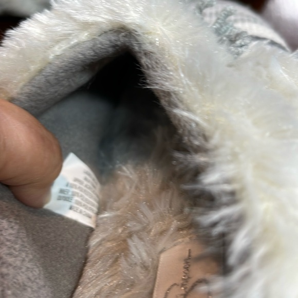 JESSICA SIMPSON HOUSE-SHOES  SIZE 7-8 colors Grey’s and white - Picture 14 of 14